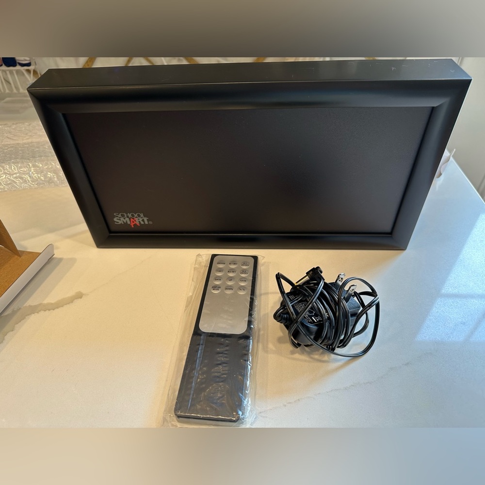 School smart LED clock 12”